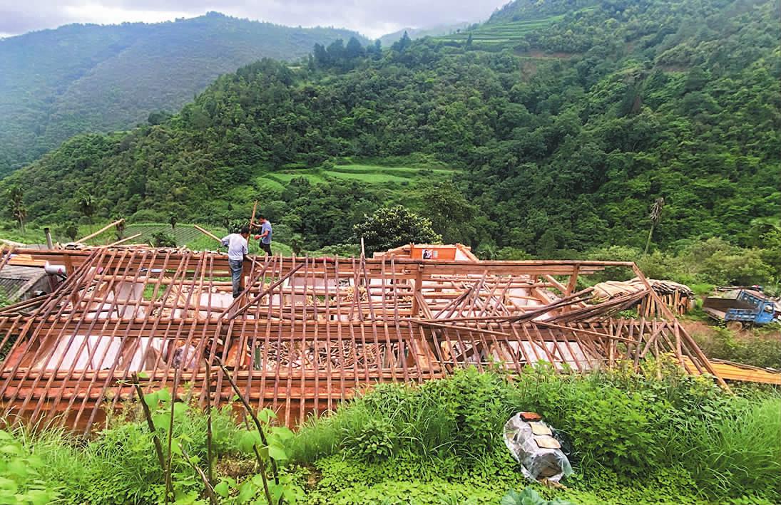 首页>红塔动态>近日,施工人员在拆除红塔区春和街道黄草坝村委会法寨