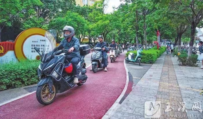 “警校家”联动护航上学路