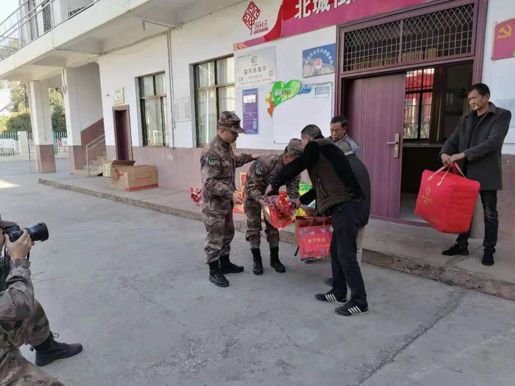 在春节来临之际,区委区政府,街道党工委办事处,31637部队,水电志达等